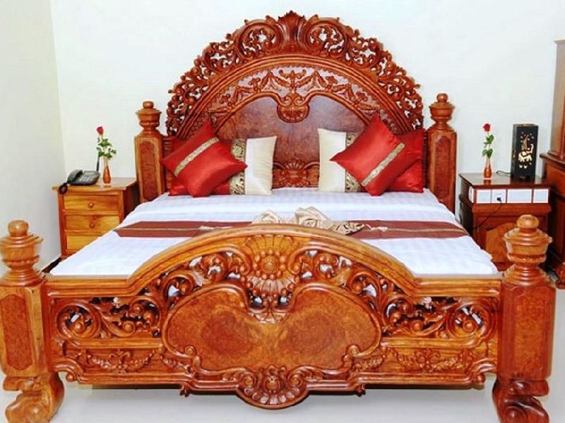 Wooden Carved Bed Manufacturer in Uttar Pradesh India by The Crissy