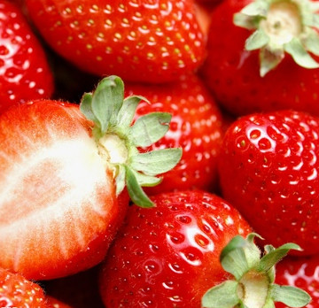 Strawberry Puree, for Cooking, Home, Hotels, Style : Fresh