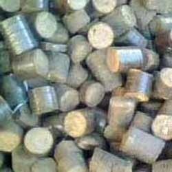 Cylindrical Stick High Grade Sawdust Briquettes, for Boiler Fuel, Packaging Size : 40-50kg