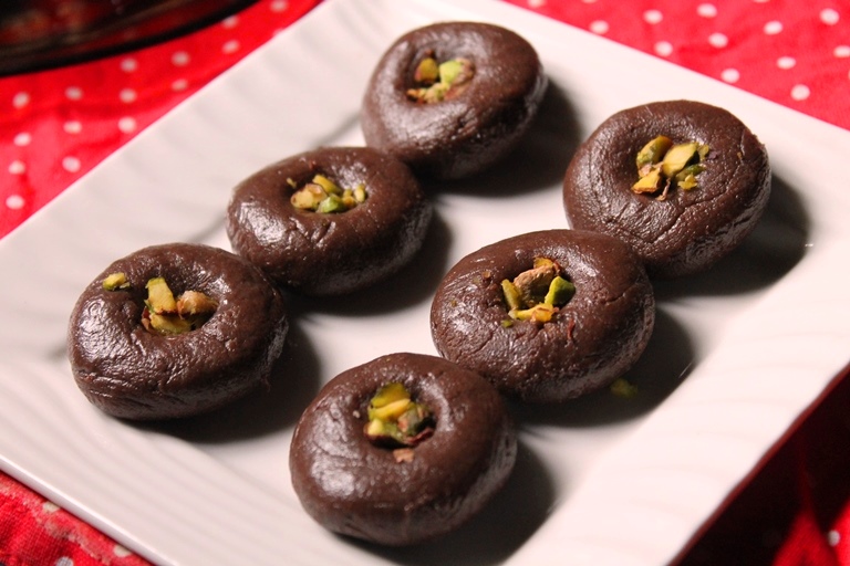 Chocolate Peda, Feature : Mouth Watering Taste, Rich in Nutrients