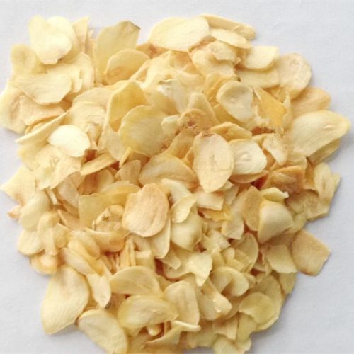 Organic Dehydrated Garlic Flakes, for Cooking, Snacks, Packaging Type : Plastic Packet