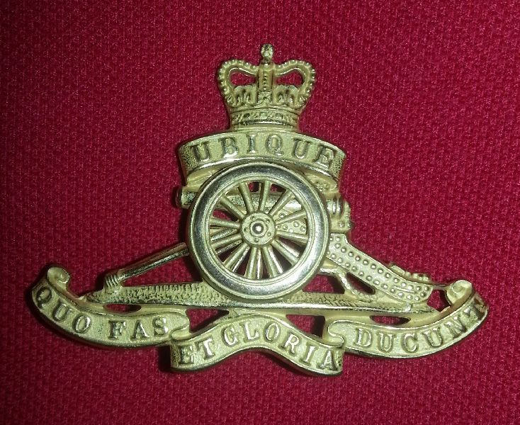 Royal Artillery Officer Gilt Qc Cap Badge