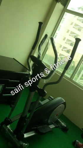 Elliptical cross trainer