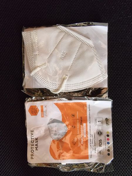 Non Woven N95 Face Mask, for Clinics, Home, Hospitals, Feature : High Strength, Hygenic, Lightweight