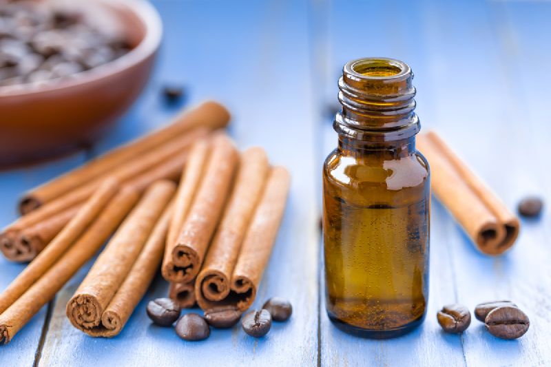 Cinnamon Oil, for Health Problem, Feature : Hygienically Processed, Purity, Safe To Use