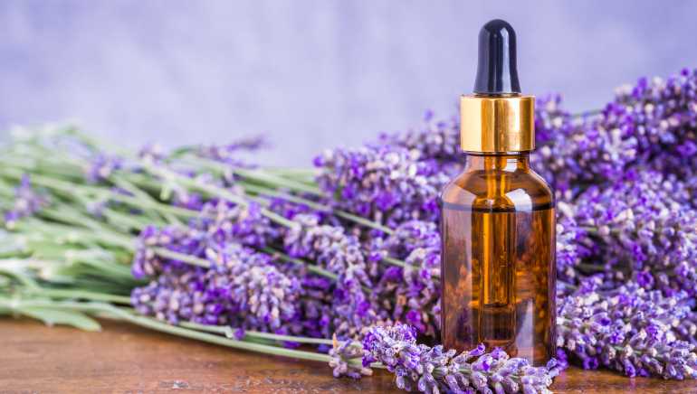 Lavender oil, for Cosmetics, Pharmas, Feature : Great Smell, Highly Effective, Hygienic, Pure