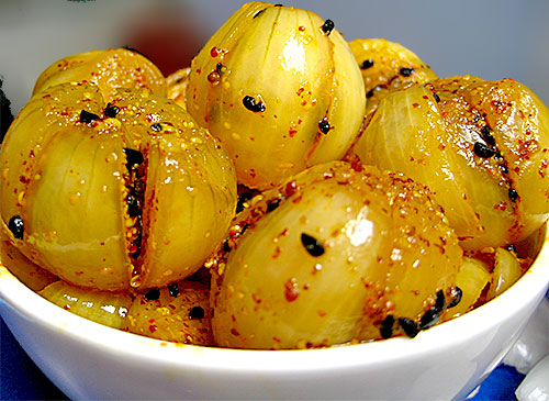 Organic Onion Pickle, for Human Consumption, Feature : Good Purity, High Quality