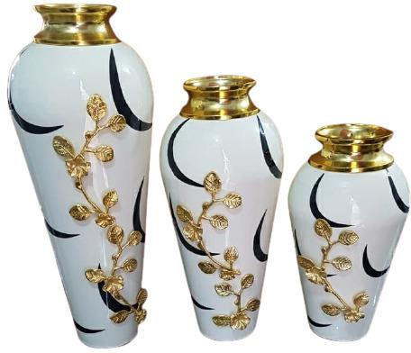 Polished Metal Decorative Vase, for Good Quality, Durable, Capacity : 100 sets per month