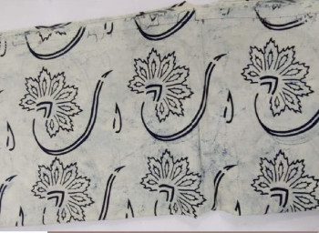 HAND BLOCK PRINTED COTTON BATIK FABRIC, for Garments, Blazer, Size (Inches) : 44 Inches