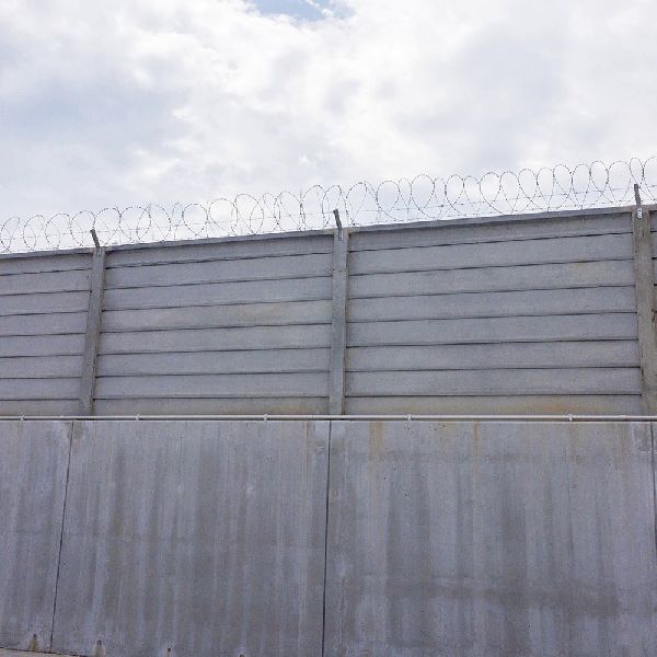 Polished Plain Cement Prestressed Boundary Wall, Size : Standard
