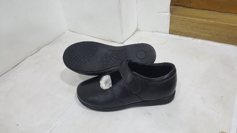 Girls School Shoes at Rs 200 / Pair in Agra - ID: 5853000 | Reliable ...