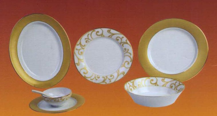 Gold Mix Porcelain Dinner Set, for Home Use, Hotels, Restaurant, Feature : Fine Finished, Heat Resistant