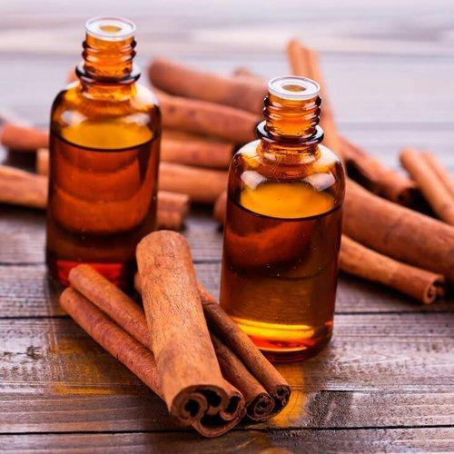 Cinnamon Bark Essential Oil, for Health Problem, Feature : Good Fragrance, Purity, Safe To Use