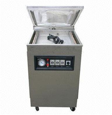 Vacuum packaging machine