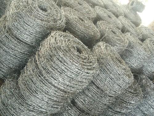 Galvanized Gavanized Isi Barbed Wire Feature Corrosion Resistance Easy To Fit Perfect