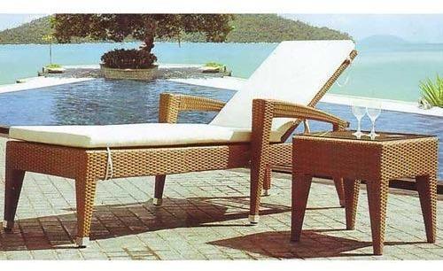 Wooden Pool Lounger, Seating Capacity : Single Person
