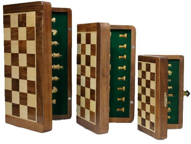 White Square Polished Wooden Travel Chess Set, For Playing, Packaging Type : Box