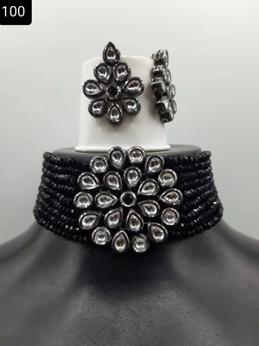Polished Metal Kundan Choker Necklace Set, Style : Antique, Modern