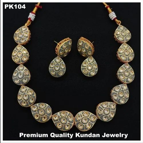 Polished PK104 Kundan Necklace Set, Packaging Type : Plastic Box