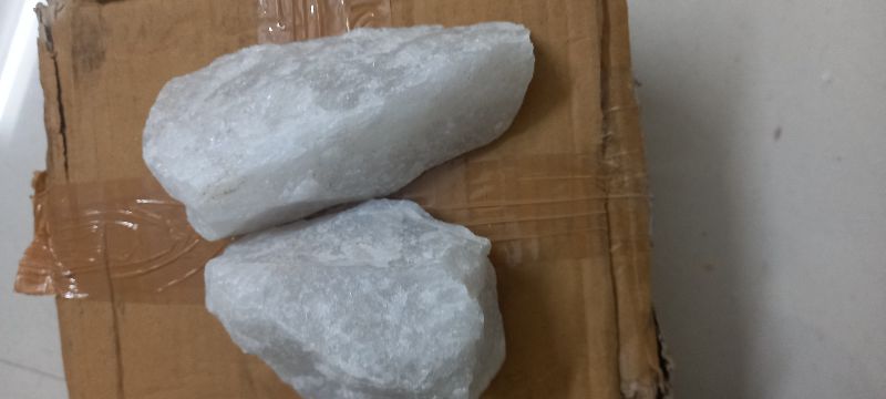 White Solid Quartz Lumps, Grade : Industrial Grade