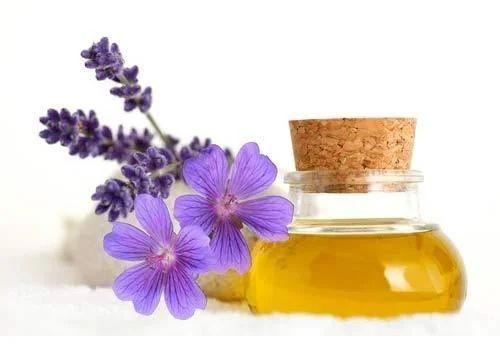 Lavender oil, Form : Liquid