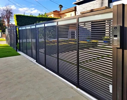 Polished Sliding Gate, Size : Standard