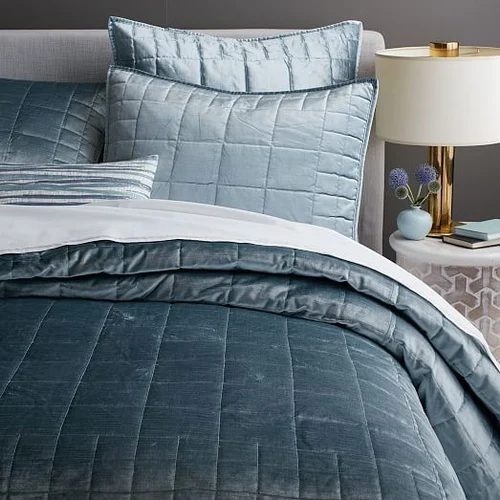 Velvet Quilts at best price INR 1,400 / Piece in Jaipur Rajasthan from