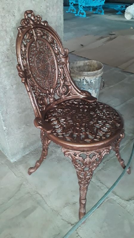 Polished Antique Iron Chair, for Banquet, Home, Hotel, Office, Restaurant, Feature : Attractive Designs