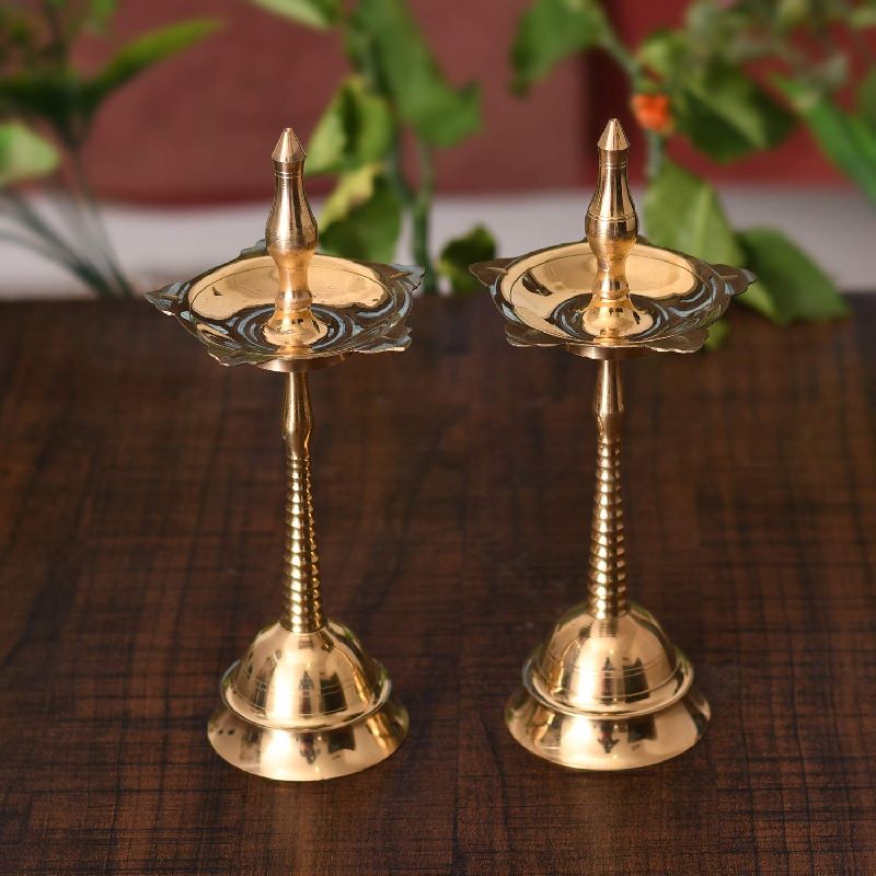 Polished Kerala Brass Oil Lamp, for Lighting, Style : Antique