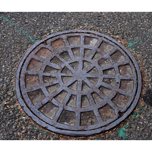 Round Cast Iron Manhole Cover, Size : 600 mm x 600 mm