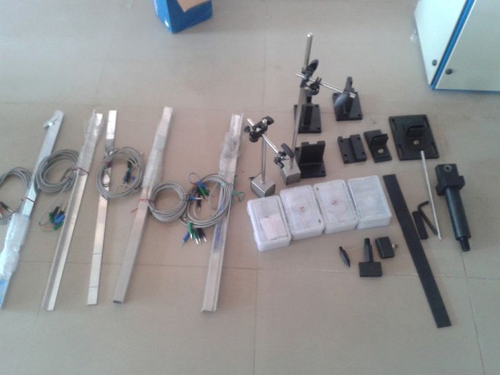 Demountable Mechanical Strain Gauge