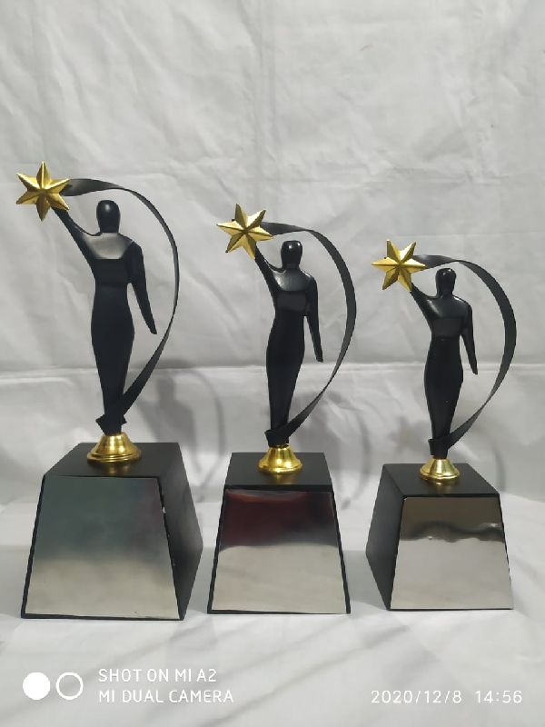 Metal Trophy, for Award Ceremony, Coaching, Colleges, Function, Office, School, Sports, Packaging Type : Carton