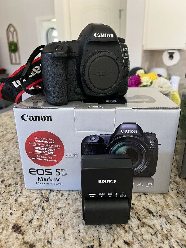 Canon EOS 5D Mark IV 30.4MP Digital SLR Camera - Black