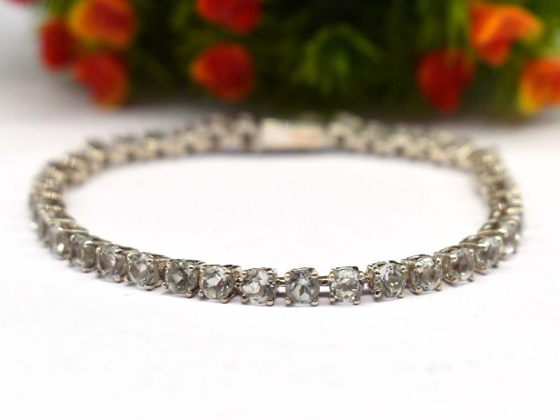 Toniq Elegant American Diamond Silver Plated Bracelet For Women