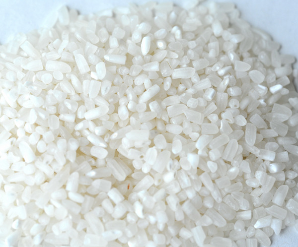 Common Raw Broken Rice, for Cooking, Style : Dried