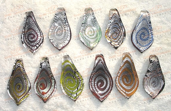 Small Nagfani Bhawars Glass Pendant, Color : Multicolor