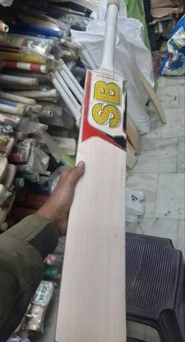 1000gm English Willow Cricket Bat, Feature : Light Weight, Premium Quality, Termite Resistance