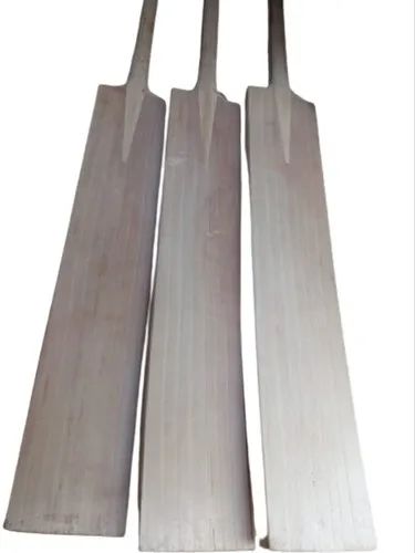 820gm English Willow Cricket Bat, Feature : Fine Finish, Light Weight, Premium Quality, Termite Resistance