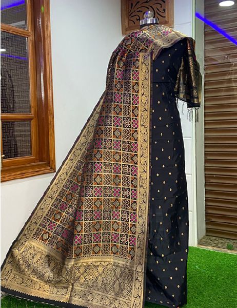 Unstitched Banarasi Silk Patola Dupatta With Motifs Weaved Silk Kameez Suit Set.