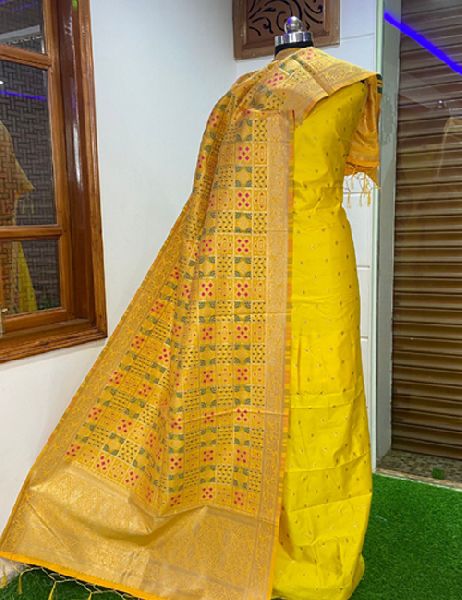 Unstitched Banarasi Silk Patola Dupatta With Motifs Weaved Silk Kameez Suit Set.