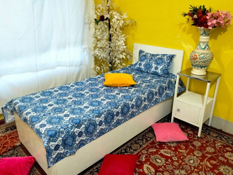blue-white-single-bed-sheet-technics-machine-made-at-rs-319-in