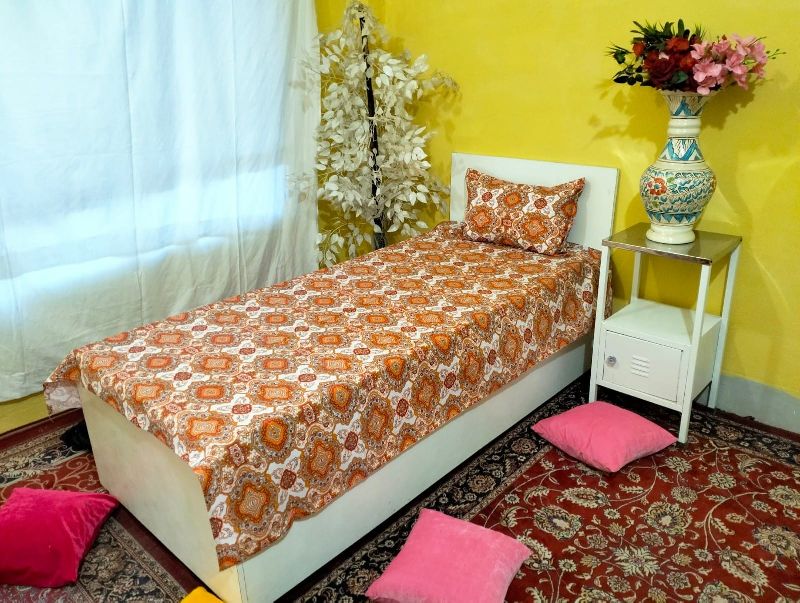 brown-white-single-bed-sheet-technics-machine-made-at-rs-319-piece