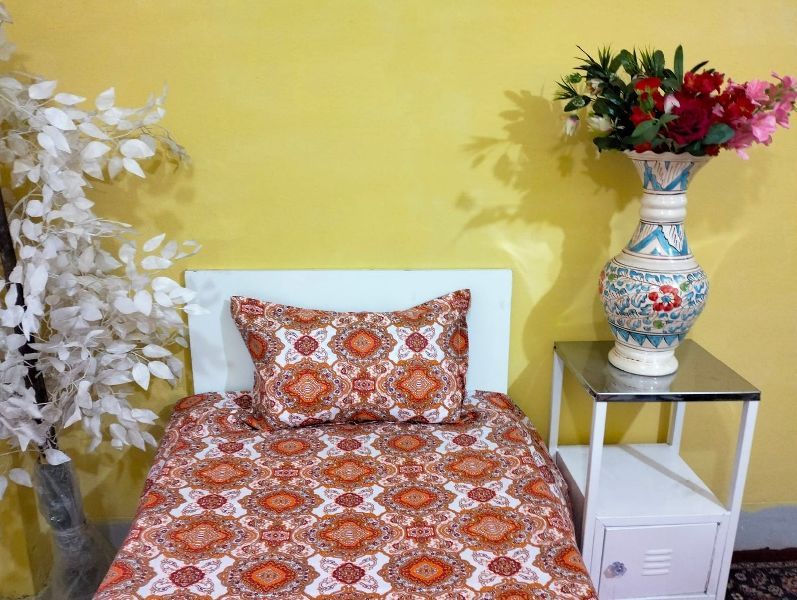 brown-white-single-bed-sheet-technics-machine-made-at-rs-319-piece
