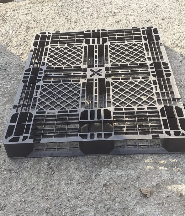 Plastic industrial pallets, for Packaging Use, Feature : Eco Friendly, Loadable, Termite Proof, WaterProof