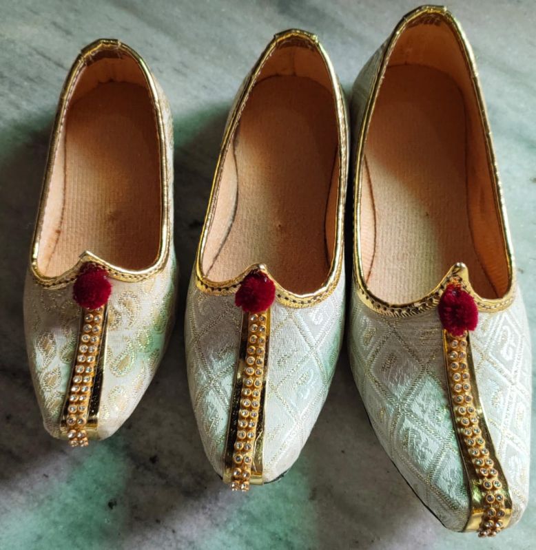 Canvas Leather bachkana nagra shoes, Size : 7