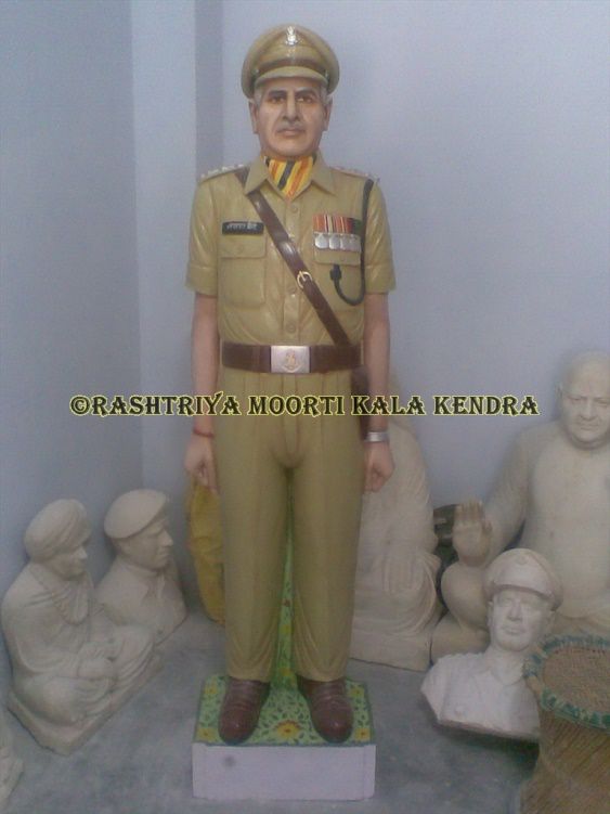  Polished Marble Policeman Statue, Packaging Type : Thermocol Box, Carton Box