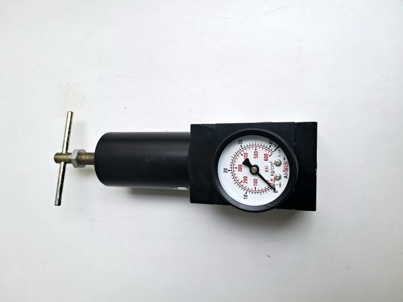 Metal high pressure gas regulators
