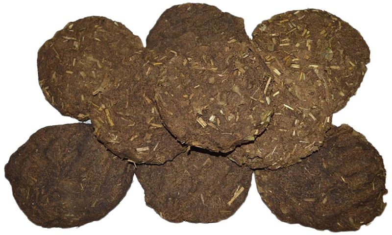 Brown Round Handmade Cow Dung Cake, for Conservation, Burning Fuel, Pack Size : Bag