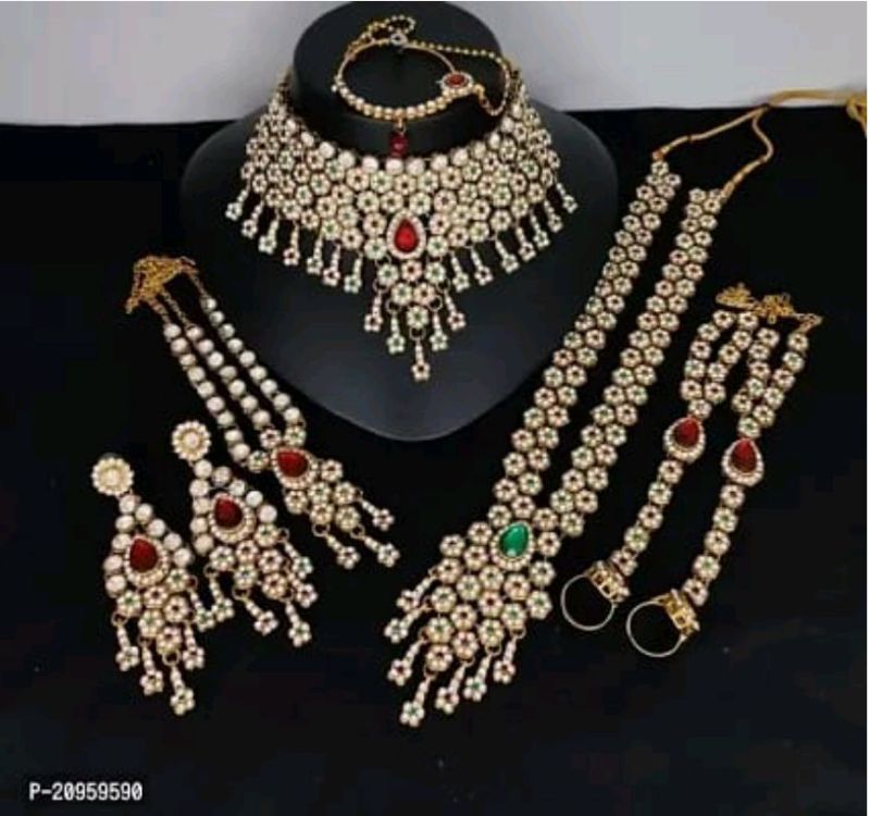Alloy Ladies Elegant Jewellery Set, Purity : 99.9%
