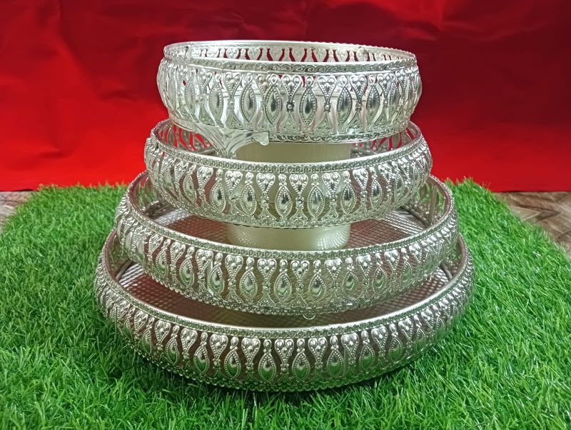Silver Round Polished Metal Multi Layer Serving Tray, for Homes, Hotels, Restaurants, Size : Standard